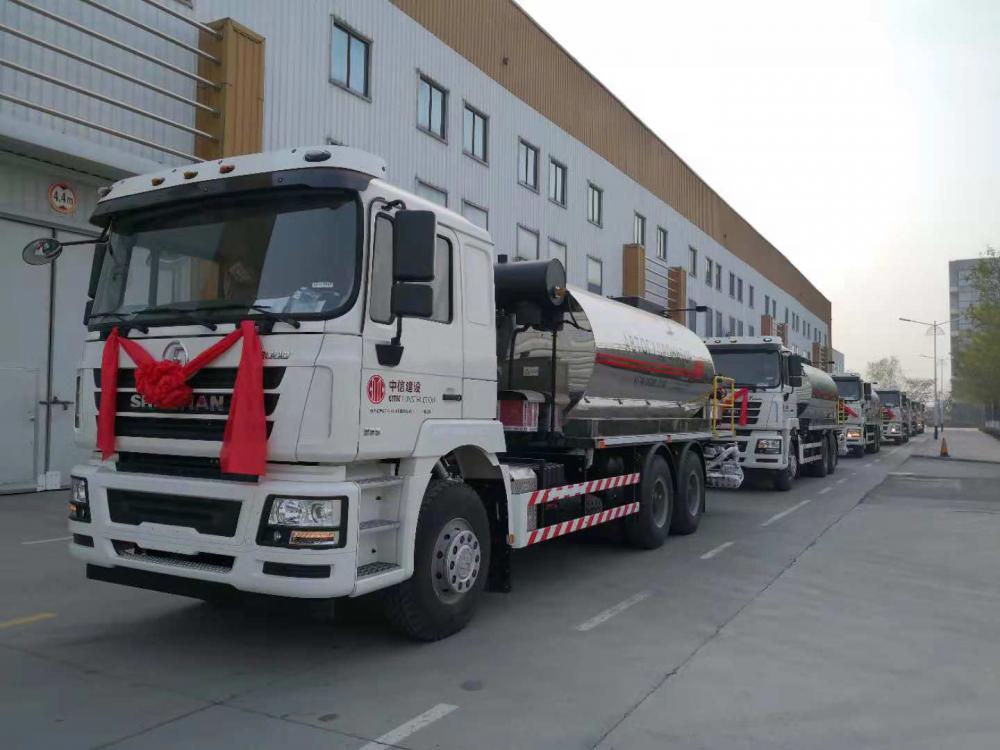 哈薩克斯坦6臺灑布車整裝待發(fā)